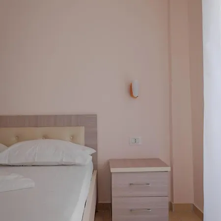 Dana * Sarandë
